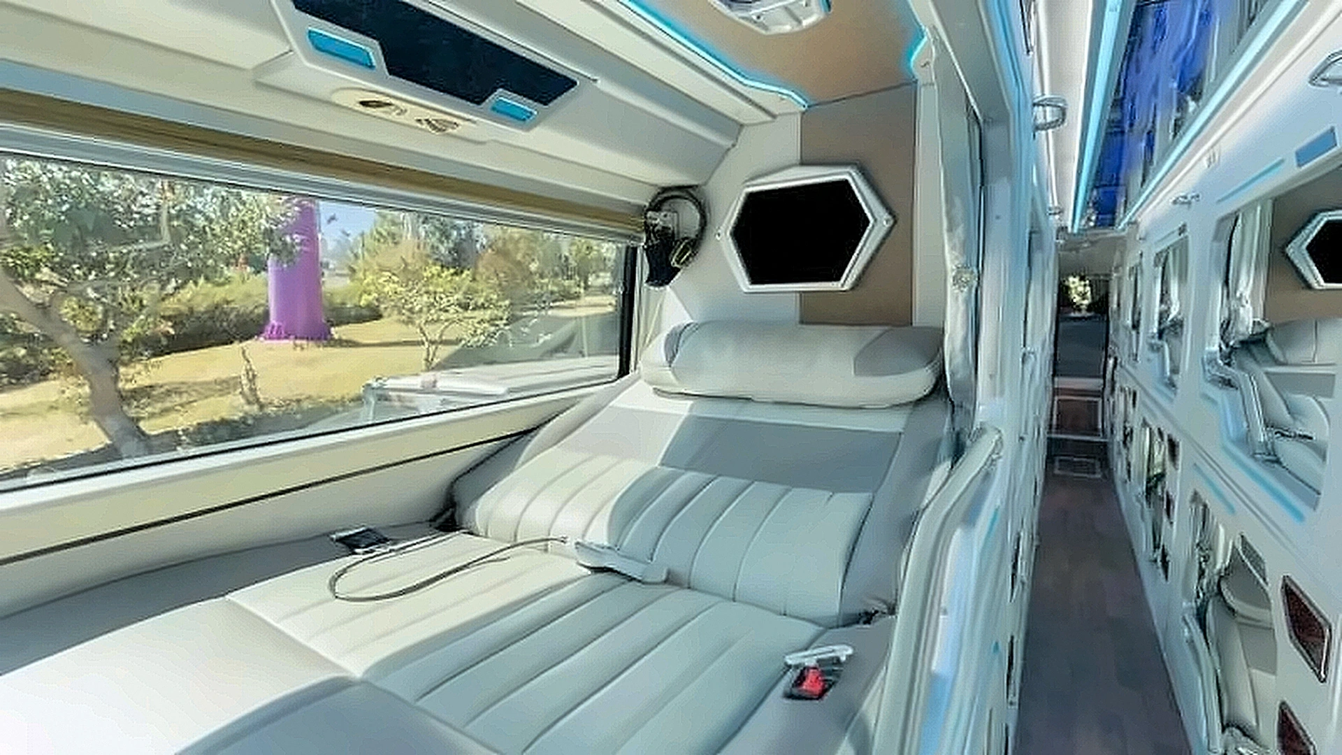 Transfer from Nha Trang to Mui Ne | Limousine